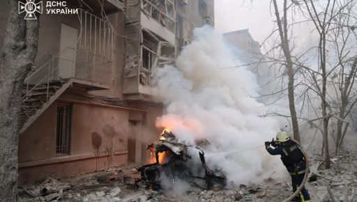 ДСНС показала кадри порятунку людей зі зруйнованої будівлі в Харкова