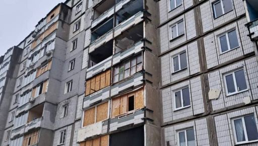 У Харкові відновлюють багатоповерхівку, пошкоджену ракетними ударами