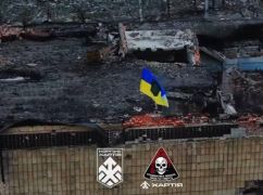 Український прапор замайорів над міськрадою Купʼянська: відео з висоти пташиного польоту