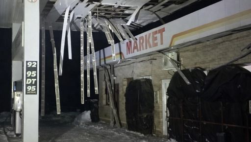 Масована атака "Шахедів" на Дергачі: кадри руйнувань АЗС і приватного підприємства