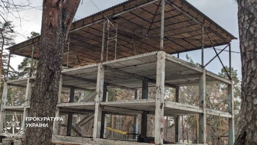 В Харьковской области зафиксировали самовольное строительство трехэтажной гостиницы на лесной земле