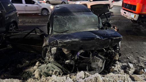 У Харкові внаслідок масштабної ДТП за участю семи машину загинула людина: кадри з місця