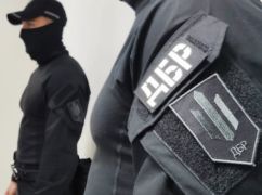 В Харькове двое полицейских и гражданский, которые за взятку "организовали" отсрочку, сели в СИЗО