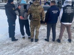 У Харкові чоловік організував схему незаконного виїзду громадян з України за $20 тисяч