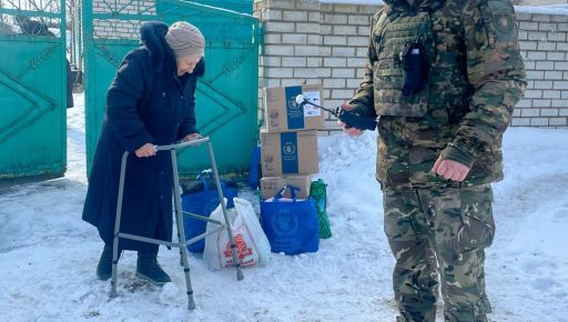 На Харьковщине полицейские спасли одинокую 82-летнюю пенсионерку из-под обстрелов