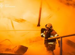 Появились фото со склада в пригороде Харькова, куда ночью попала российская ракета