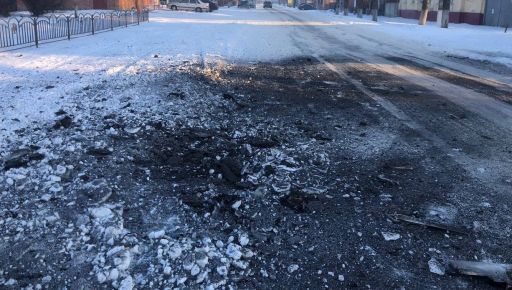 Россияне атаковали Золочев: поврежден дорожный холст и здания