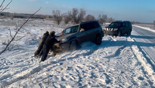 На Харківщині авто з&rsquo;їхало з дороги через складні погодні умови