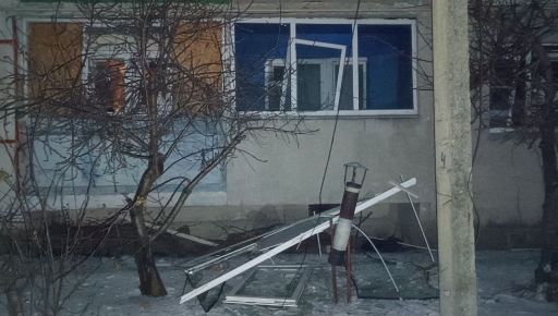 Окупанти завдали удару по житловій забудові в селищі Золочів на Харківщині: кадри з місця