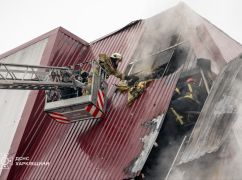 В Харькове ликвидировали пожар в спортивном манеже ХАИ