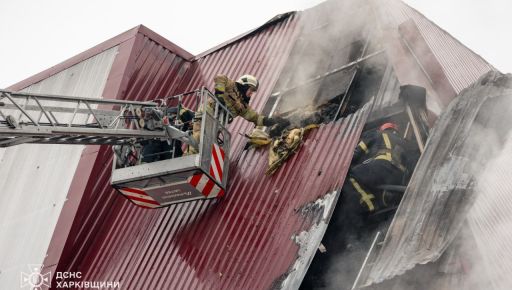 В Харькове ликвидировали пожар в спортивном манеже ХАИ
