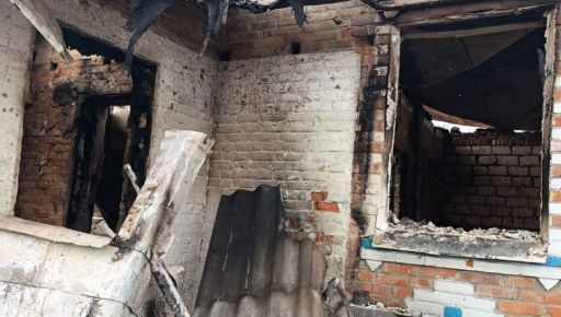 Окупанти дроном спалили житловий будинок на Харківщині: кадри з місця