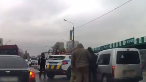 У Харкові водій у розшуку наїхав на поліцейську та намагався втекти від ТЦК