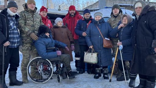 В Харьковской области полицейские эвакуировали пожилых людей, детей и более 10 животных из-под обстрелов