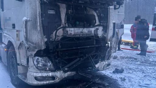 В Харьковской области на отдалении от линии фронта оккупанты атаковали припаркованные грузовики