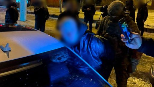 На Харківщині викрили групу чоловіків, які викрадали гроші та ювелірні вироби з будинків