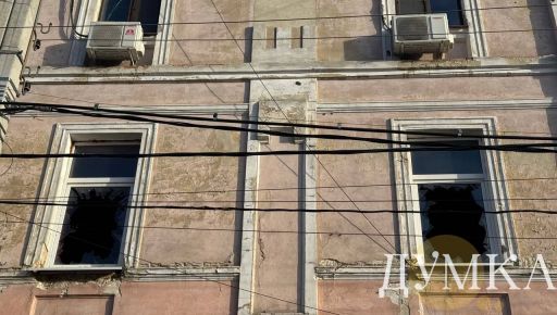 У Харкові внаслідок атаки дрона пошкоджені будинки в історичному центрі: перші кадри з місця