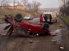 В Харьковской области двое парней набросились с кулаками на полицейских: что известно