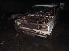 Оккупанты устроили FPV-дроном по старым "Жигулям" на Харьковщине: кадры с места