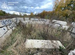 Бетонні блоки замість будівлі: у Харкові через суд повернули землю за 66 млн грн