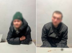 В Харькове двое грабителей посреди улицы отобрали телефон и наушники у прохожего