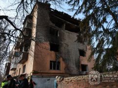 З&rsquo;явилися кадри зруйнованої багатоповерхівки після обстрілу у Чугуєві