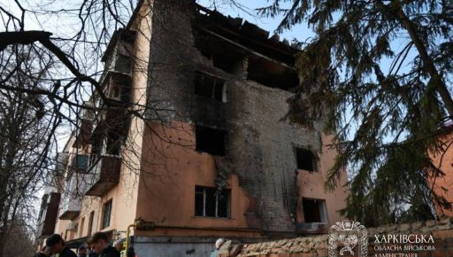 З&rsquo;явилися кадри зруйнованої багатоповерхівки після обстрілу у Чугуєві