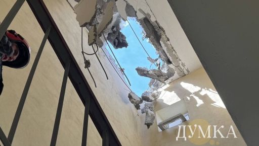 "Шахед" пробил крышу многоэтажки в Харькове: кадры с места