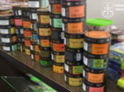 Тисячі "електронок" і алкоголь: у Харкові викрили підпільний сімейний бізнес