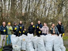 У Харкові після пікніків у лугопарку зібрали десятки мішків сміття