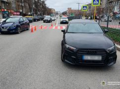 У центрі Харкова на "зебрі" водійка Audi переїхала 89-річного чоловіка