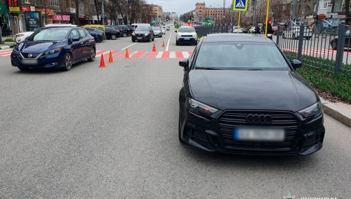 У центрі Харкова на "зебрі" водійка Audi переїхала 89-річного чоловіка