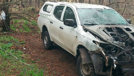 На Харківщині дрон РФ влучив у службове авто: поліція показала наслідки