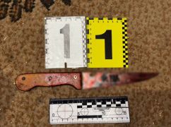 Сімейна сварка закінчилась вбивством: на Харківщині жінка зарізала 70-річного вітчима