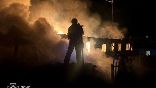 У Великому Бурлуці на Харківщині внаслідок обстрілу &ndash; масштабна пожежа, постраждали люди