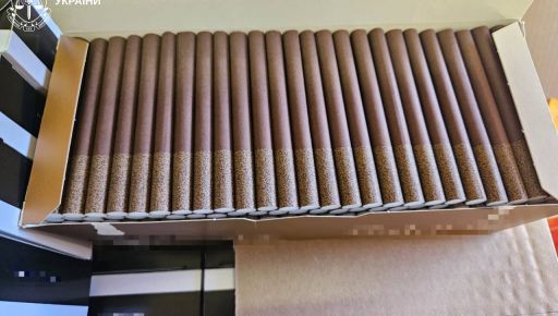 Із гаража у Харкові поліція винесла цигарок на 2,5 млн грн