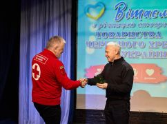 Терехов вручил награды волонтерам, спасающим жизнь граждан на Харьковщине