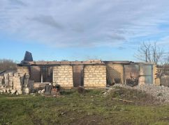 На Харківщині цілями РФ стали будинки та асфальт: кадри від поліції