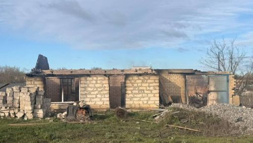 На Харківщині цілями РФ стали будинки та асфальт: кадри від поліції