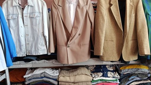 Має попит серед ВПО і пенсіонерів: у Харкові працює центр видачі речей