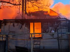 ГСЧС показала кадры по масштабному пожару под Харьковом, куда ударили российские террористы