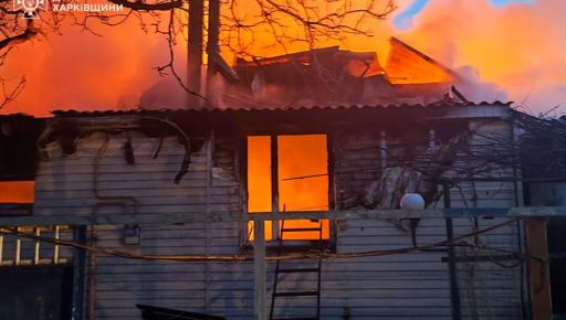 ГСЧС показала кадры по масштабному пожару под Харьковом, куда ударили российские террористы