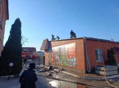 Окупанти завдали удару по центральній частині Золочева на Харківщині: кадри з місця
