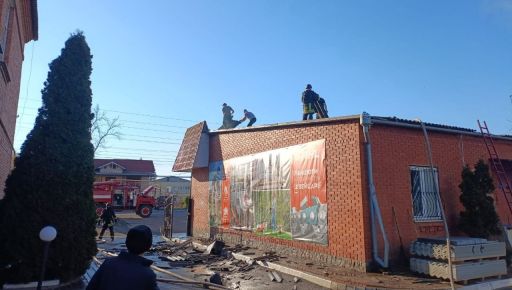Окупанти завдали удару по центральній частині Золочева на Харківщині: кадри з місця