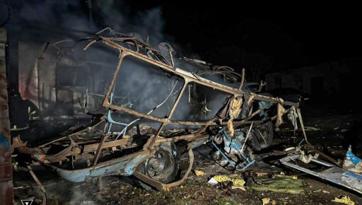 Окупанти атакували припарковані автобус і вантажівку на Харківщині: кадри з місця