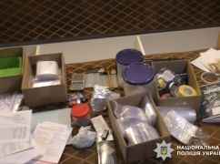 У Харкові викрили жінку-наркокур&rsquo;єра, яка пересилала психотропи через поштомати