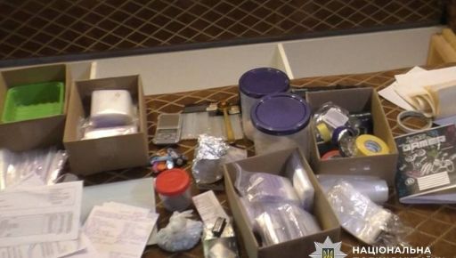 У Харкові викрили жінку-наркокур&rsquo;єра, яка пересилала психотропи через поштомати