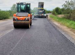 Новий асфальт на Харківщині: де відремонтували дороги