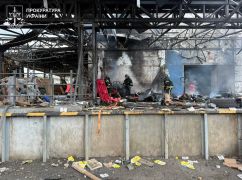 Прокуратура показала наслідки потрійного обстрілу депо "Нової пошти" в Харкові: кадри з місця