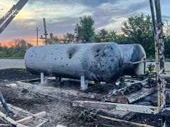 Окупанти обстріляли "Нову пошту" та заправку мережі "Маршал" на Харківщині: що відомо
